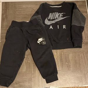 Toddler boys Nike sweatsuit
